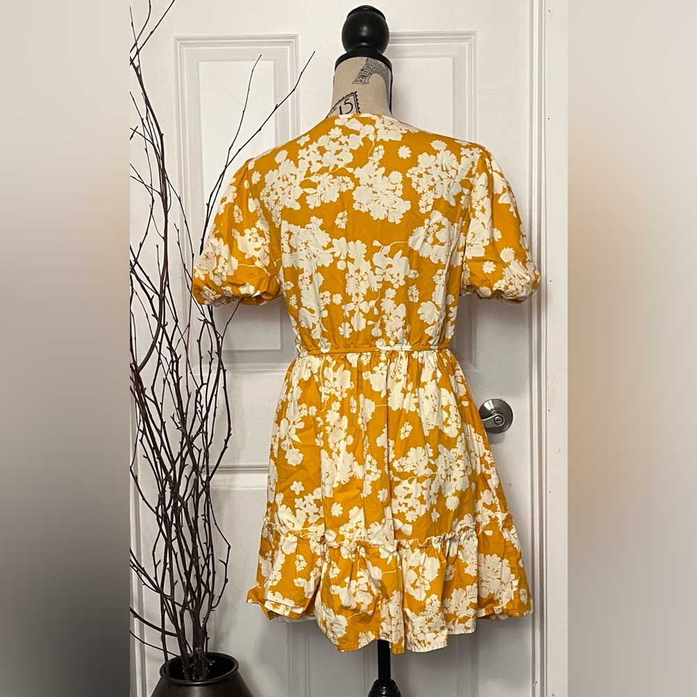 Gently used, mini dress, worn once, flirty, summer dress, fall dress - Picture 4 of 7